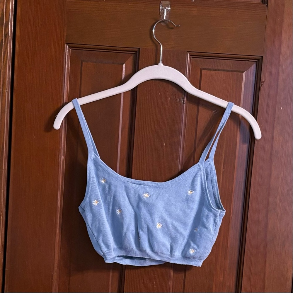 Sky & Sparrow Embroidered Daisy, Cami Crop EUC